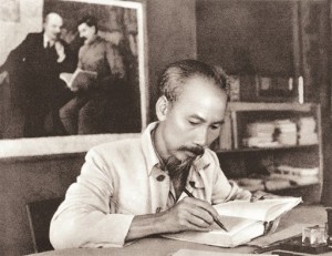 Ánh sáng Hồ Chí Minh soi đường cho chúng ta đi