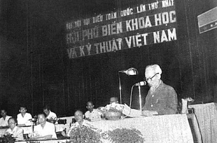 Chủ tịch Hồ Chí Minh phát biểu tại Đại hội Đại biểu toàn quốc lần thứ nhất Hội Phổ biến khoa học và kỹ thuật Việt Nam. (Ảnh tư liệu)
