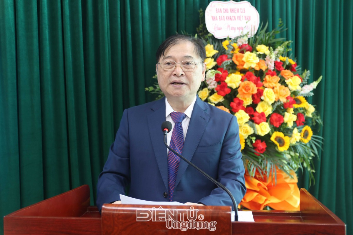 GS.TS.KH Phan Xuân Dũng, Chủ tịch Liên hiệp các Hội Khoa học và Kỹ thuật Việt Nam, phát biểu khai mạc tọa đàm Ngày Khoa học và Công nghệ Việt Nam 18/5/2026. ALT: GS.TS.KH Phan Xuân Dũng phát biểu tại tọa đàm Ngày Khoa học Công nghệ Việt Nam 18/5 về đổi mới sáng tạo và mô hình tăng trưởng mới