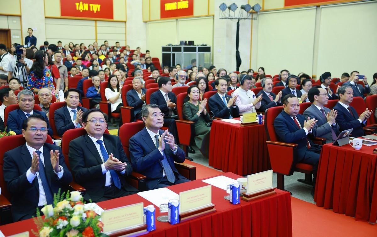Thủ tướng Lê Minh Hưng và các đại biểu dự Lễ chào mừng Ngày Khoa học, Công nghệ và Đổi mới sáng tạo Việt Nam và Hội nghị triển khai công nghệ chiến lược. (Ảnh: TTXVN)