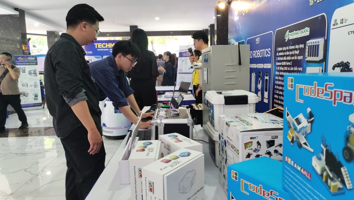 Khai mạc Techmart chuyên ngành sản phẩm ứng dụng trí tuệ nhân tạo