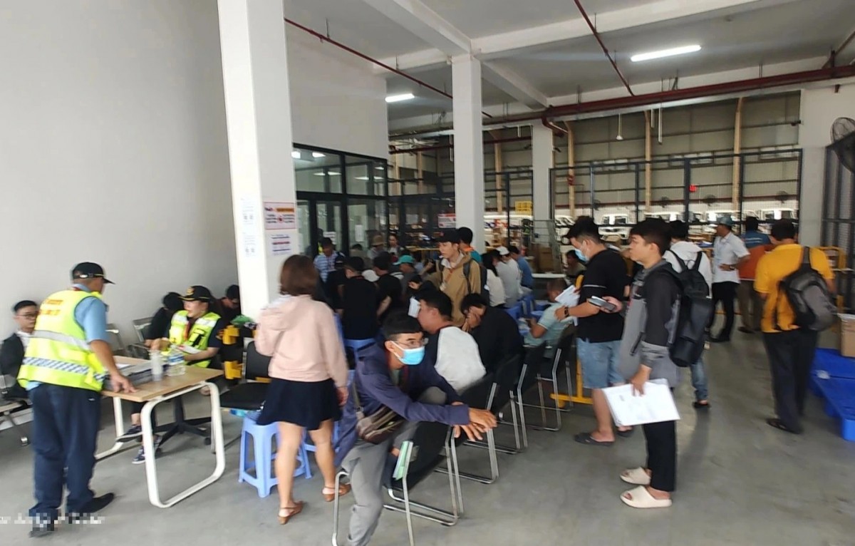 Hàng hóa ùn tắc tại FedEx khiến doanh nghiệp lao đao