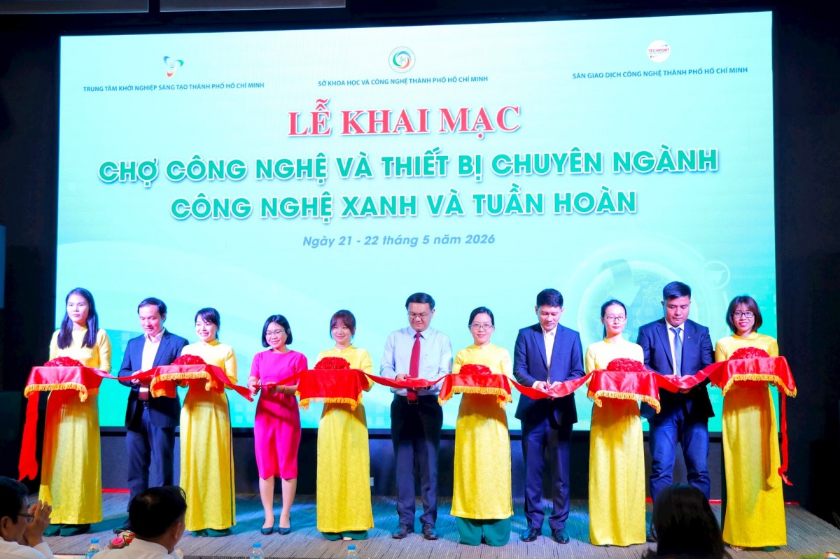 Các đại biểu thực hiện nghi lễ khai mạc Techmart 2026. (Ảnh: khoahocphothong.vn) Các đại biểu thực hiện nghi lễ khai mạc Techmart 2026. (Ảnh: khoahocphothong.vn)