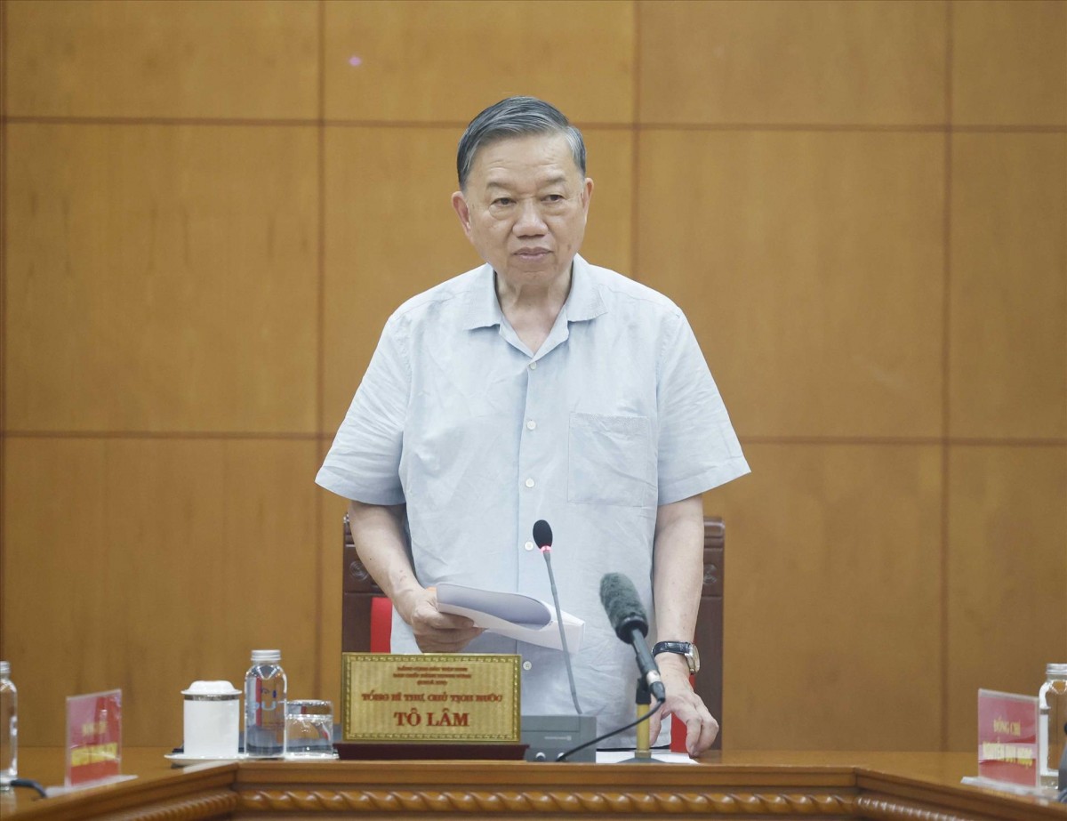 Tổng Bí thư, Chủ tịch nước giao Đảng ủy Chính phủ nghiên cứu xây dựng Chiến lược phát triển công nghiệp vật liệu Việt Nam đến năm 2030, tầm nhìn đến năm 2045 trong thời gian sớm nhất. (Ảnh: TTXVN)