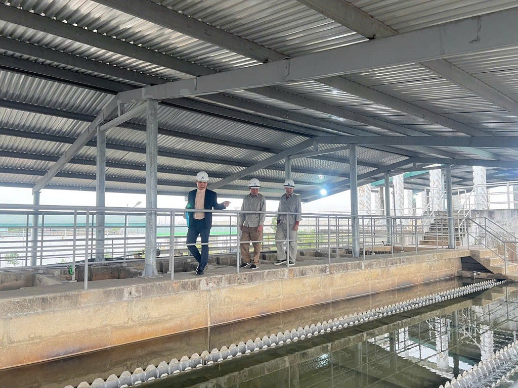Cụm bể lắng và bể lọc tại khu xử lý nước sạch Hải Dương hoạt động hết công suất nhằm đáp ứng nhu cầu tăng cao của người dân trong mùa hè.