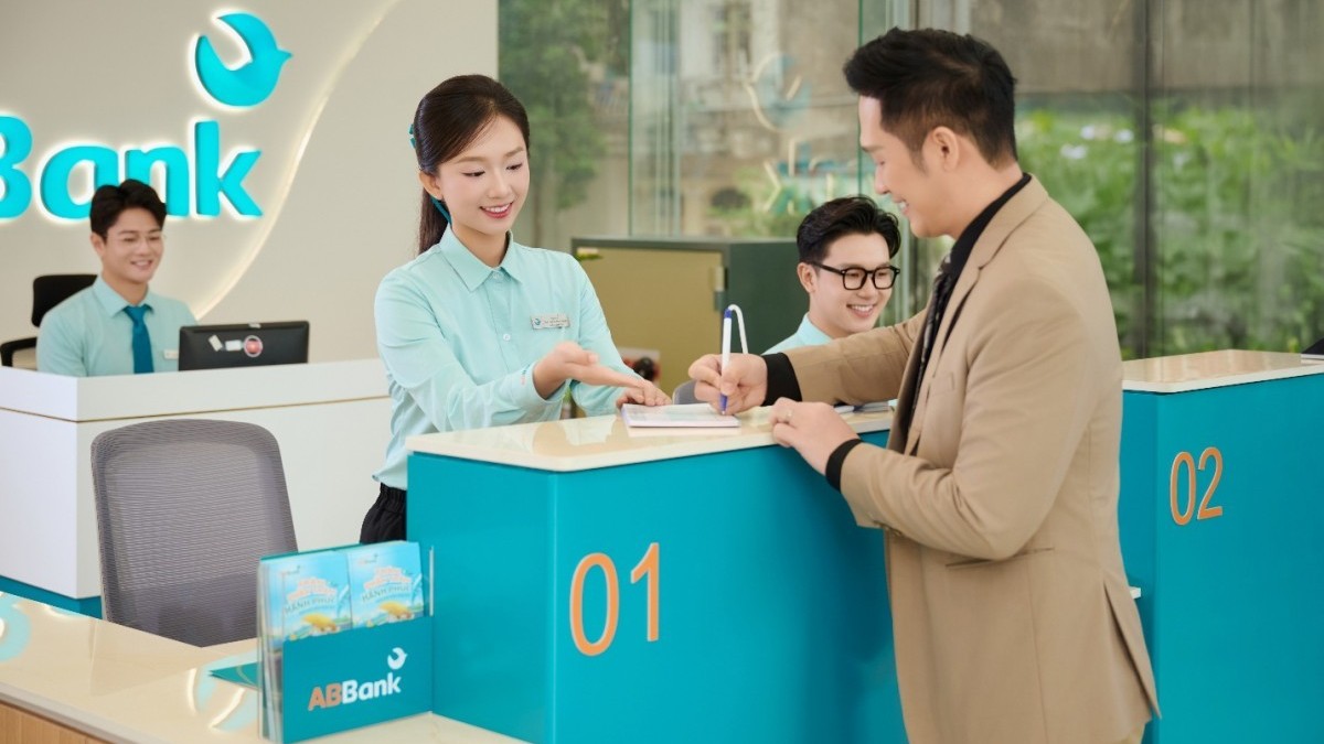 ABBank áp dụng mô hình quầy giao dịch đứng toàn hệ thống, tối ưu trải nghiệm