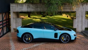 Ferrari lao dốc sau màn ra mắt siêu xe điện Luce