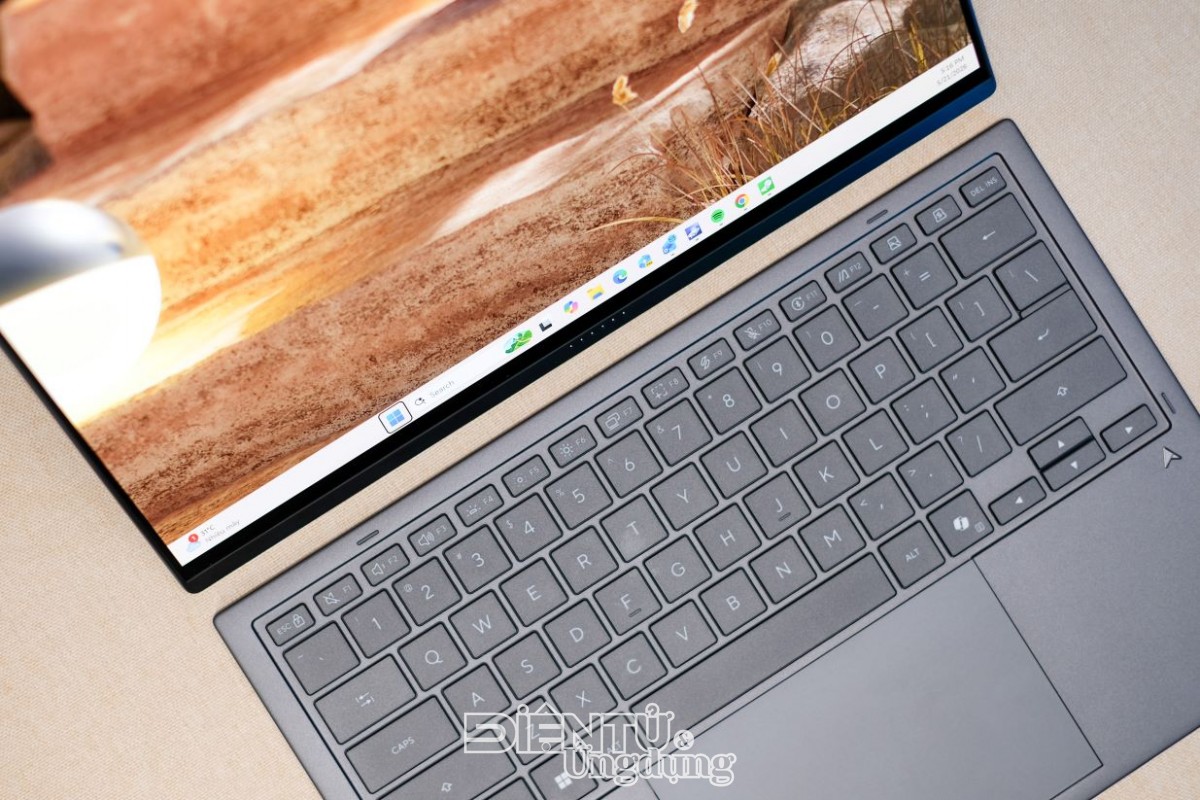Trên tay nhanh mẫu laptop Zenbook 2 màn hình trị giá gần 90 triệu đồng của ASUS