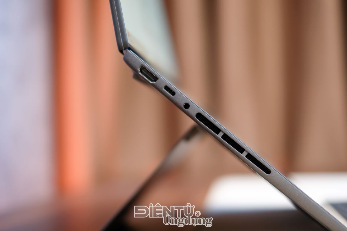 Trên tay nhanh mẫu laptop Zenbook 2 màn hình trị giá gần 90 triệu đồng của ASUS