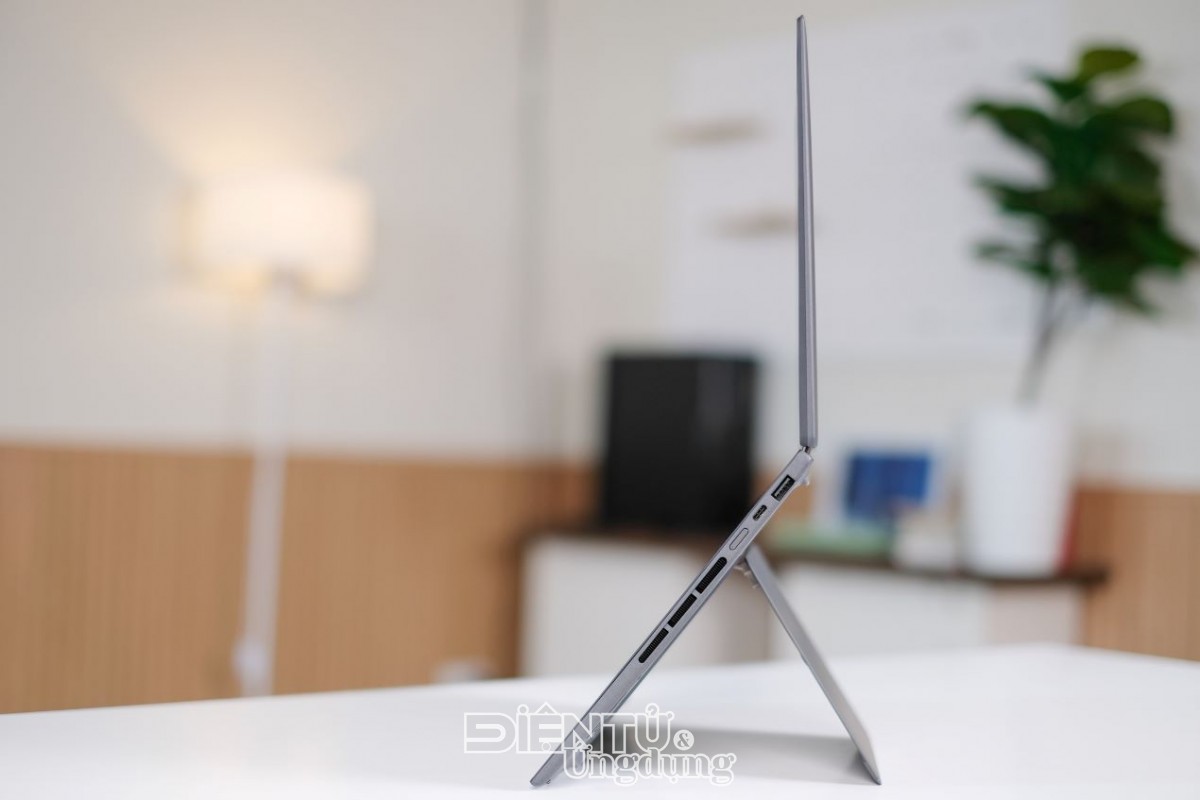 Trên tay nhanh mẫu laptop Zenbook 2 màn hình trị giá gần 90 triệu đồng của ASUS
