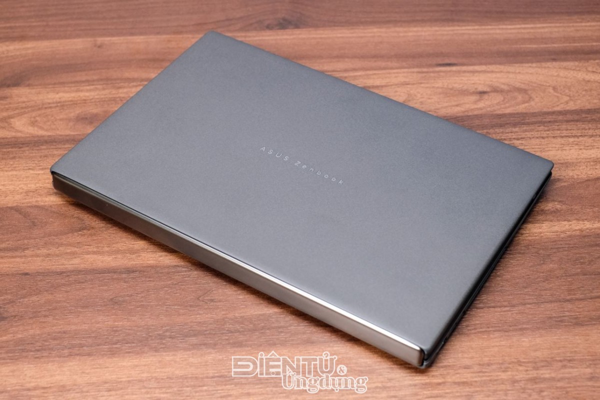 Trên tay nhanh mẫu laptop Zenbook 2 màn hình trị giá gần 90 triệu đồng của ASUS