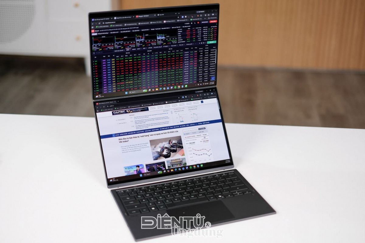 Trên tay nhanh mẫu laptop Zenbook 2 màn hình trị giá gần 90 triệu đồng của ASUS