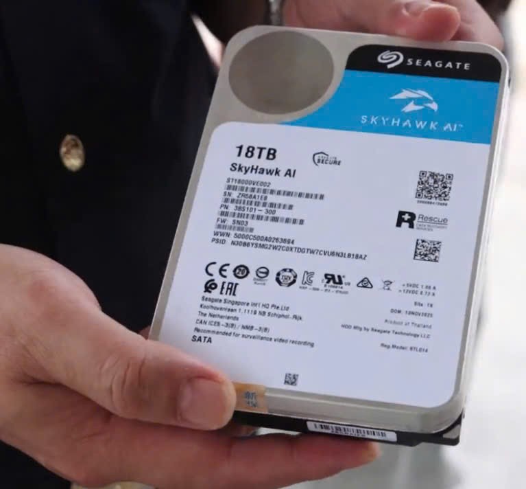 Ổ cứng mang nhãn hiệu Seagate bị tạm giữ. Ảnh: Cục Hải quan.
