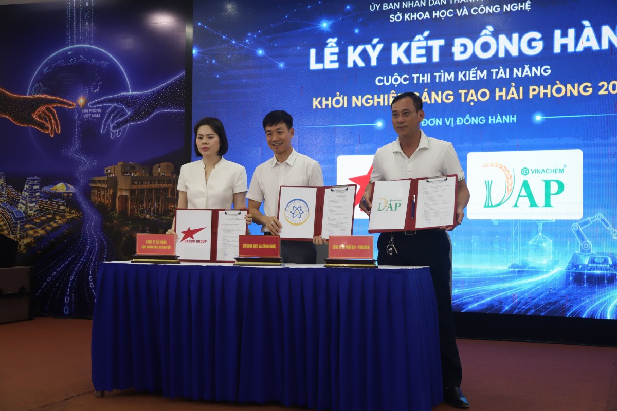 Nghi thức nhấn nút phát động Cuộc thi “Tìm kiếm tài năng khởi nghiệp sáng tạo thành phố Hải Phòng năm 2026”.