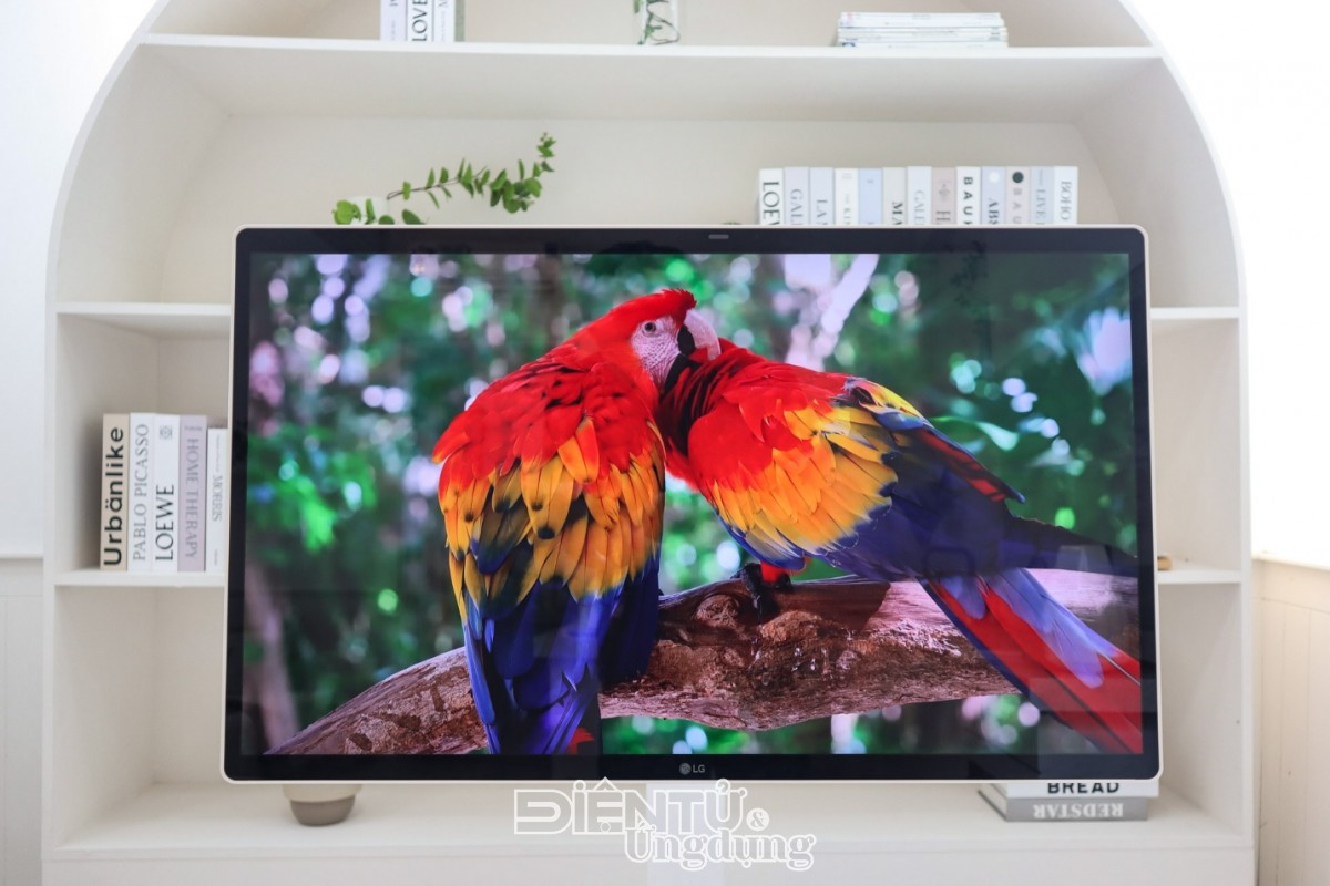 LG Swing Smart Monitor
