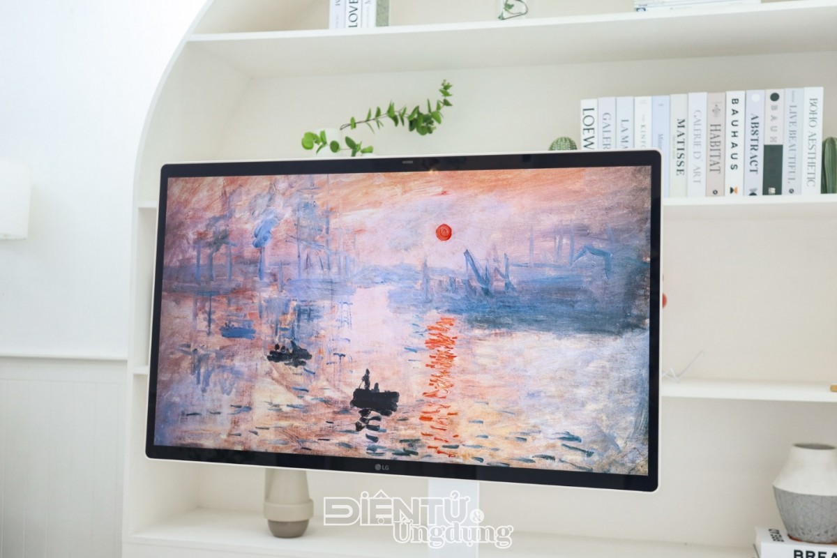 LG Swing Smart Monitor
