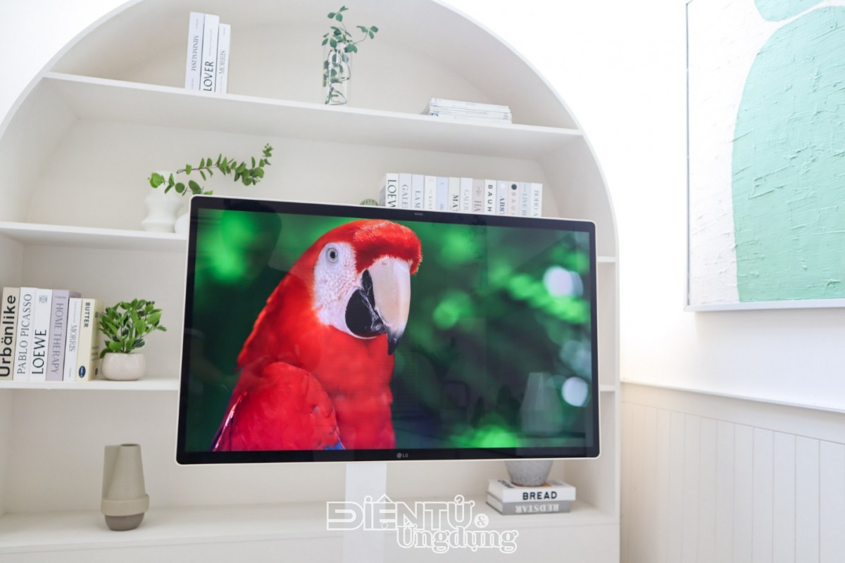 LG Swing Smart Monitor