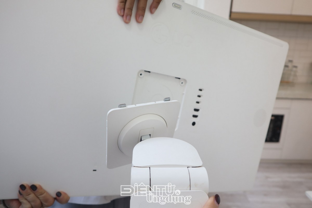 LG Swing Smart Monitor