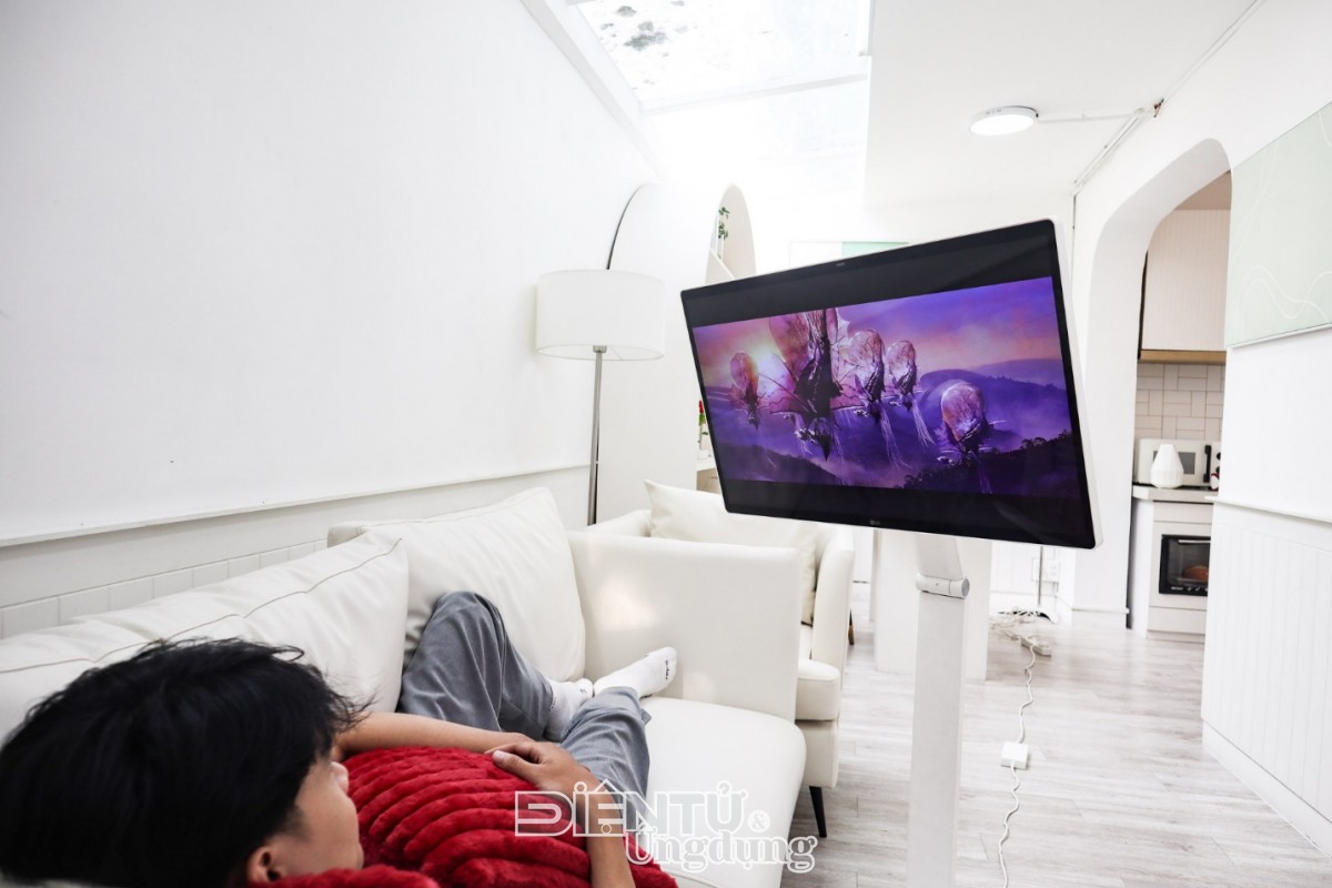 LG Swing Smart Monitor