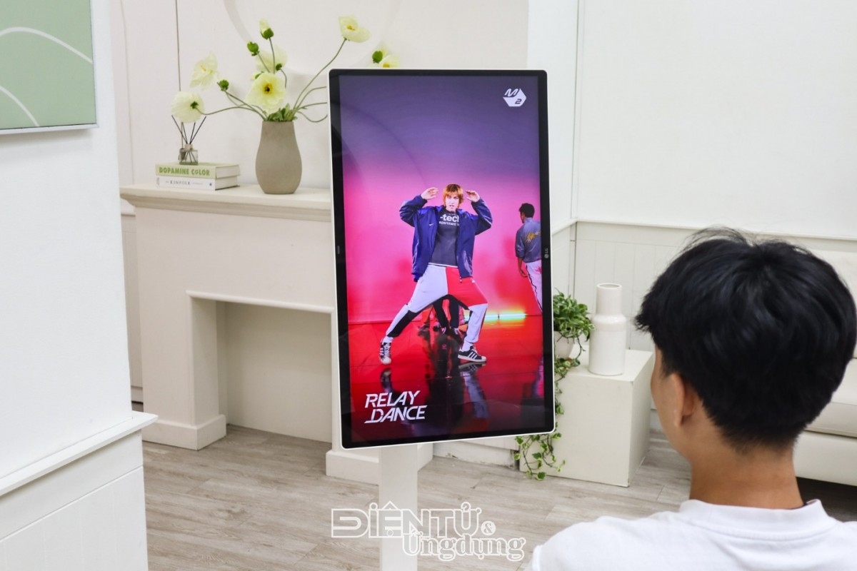 LG Swing Smart Monitor