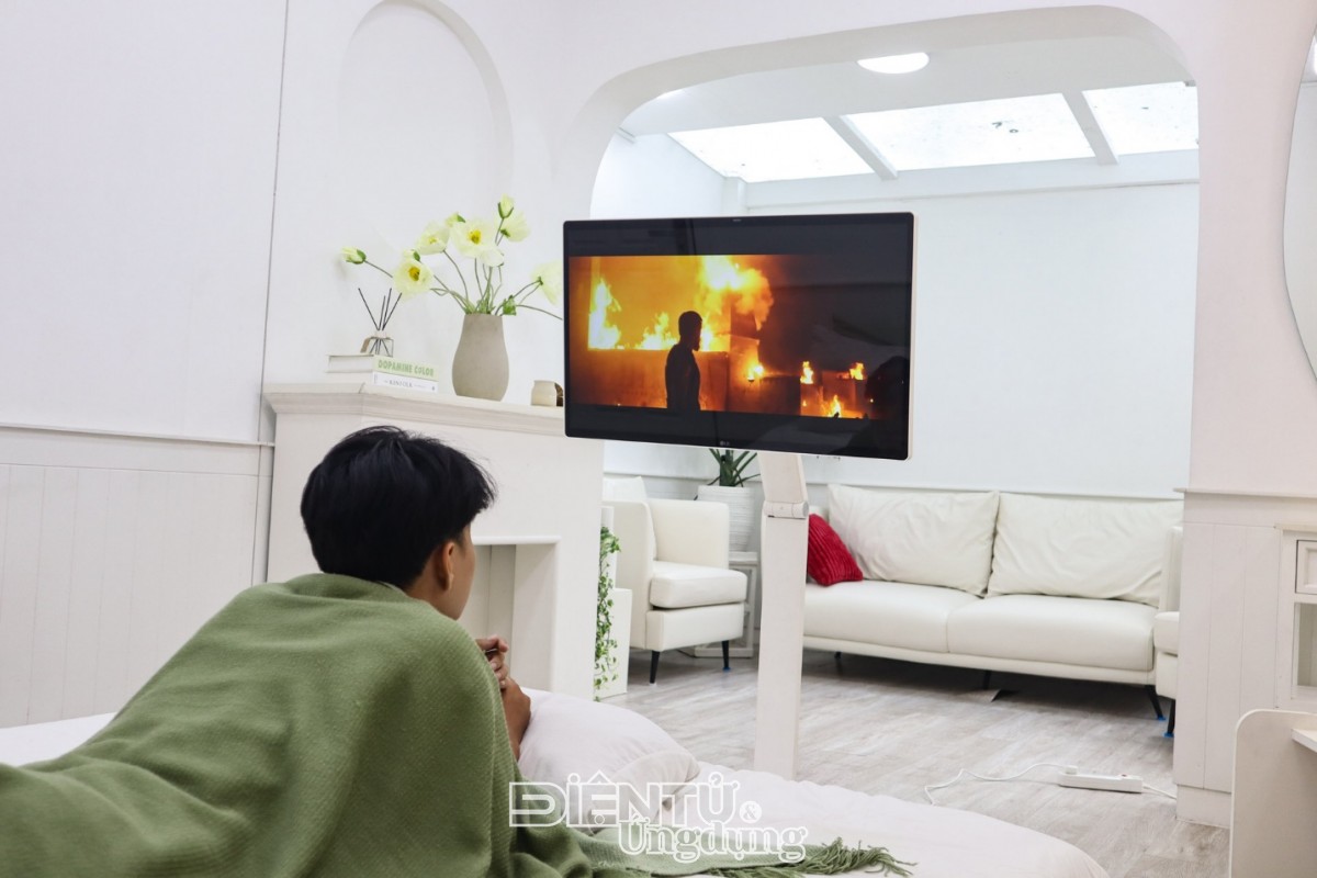 LG Swing Smart Monitor