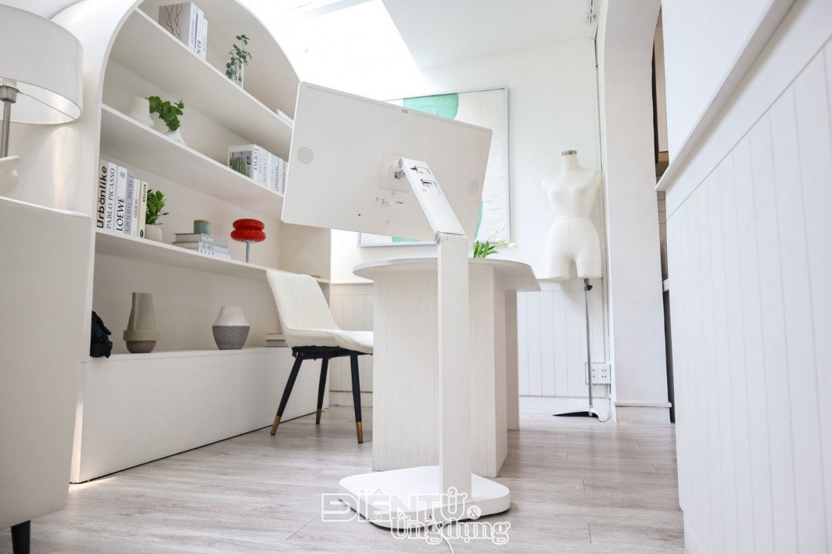 LG Swing Smart Monitor