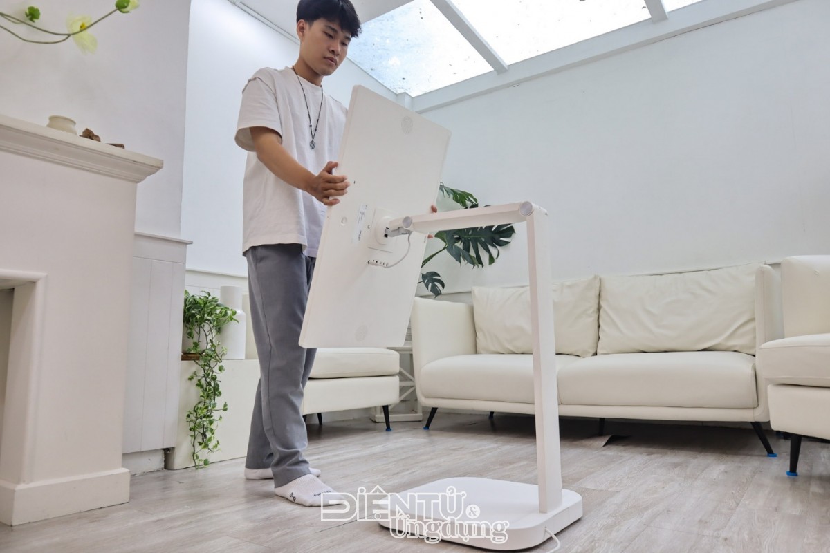 LG Swing Smart Monitor
