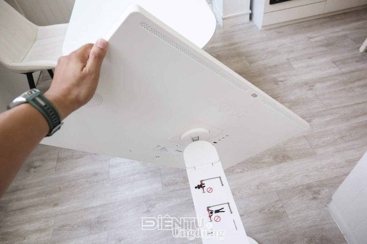 LG Swing Smart Monitor