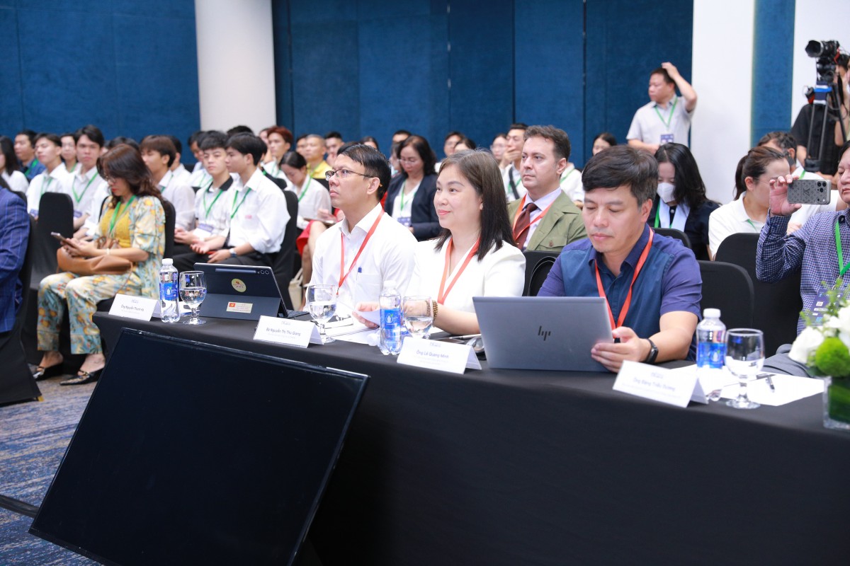 Chuyển đổi số trở thành động lực tăng trưởng mới của Khánh Hòa và Huế Chuyển đổi số trở thành động lực tăng trưởng mới của Khánh Hòa và Huế