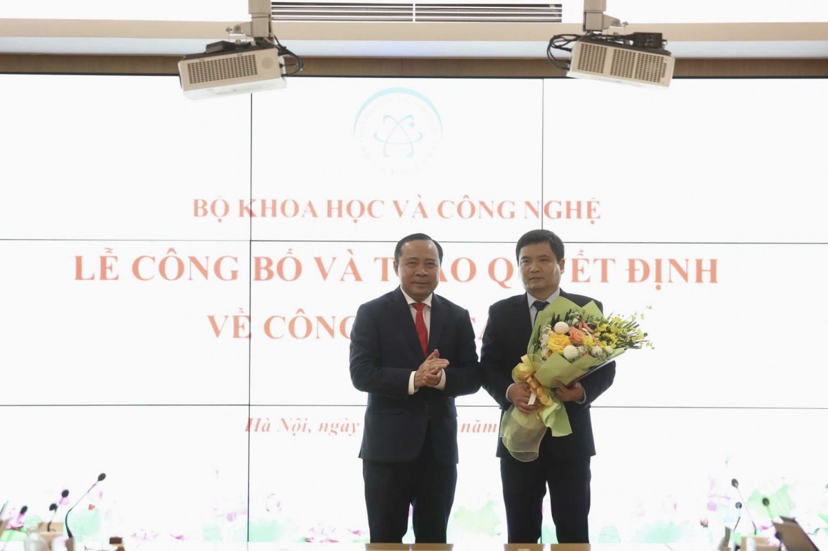 Bộ trưởng Vũ Hải Quân chúc mừng PGS.TS Đặng Hoài Bắc được bổ nhiệm Giám đốc Học viện Công nghệ Bưu chính Viễn thông PTIT Bộ trưởng Vũ Hải Quân chúc mừng PGS.TS Đặng Hoài Bắc được bổ nhiệm Giám đốc Học viện Công nghệ Bưu chính Viễn thông PTIT