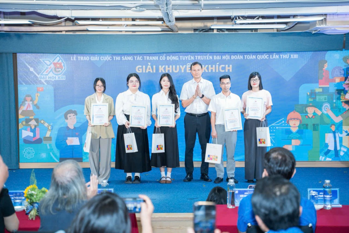 Trao giải Cuộc thi Sáng tác tranh cổ động, tuyên truyền Đại hội Đoàn toàn quốc lần thứ XIII Trao giải Cuộc thi Sáng tác tranh cổ động, tuyên truyền Đại hội Đoàn toàn quốc lần thứ XIII