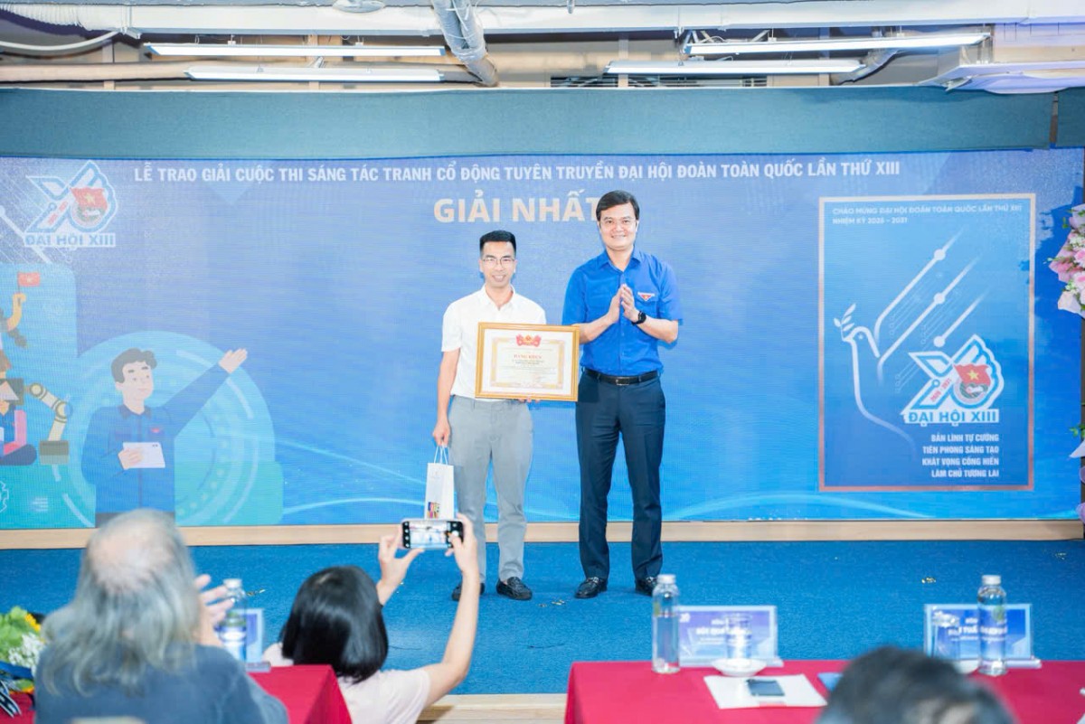 Trao giải Cuộc thi Sáng tác tranh cổ động, tuyên truyền Đại hội Đoàn toàn quốc lần thứ XIII Trao giải Cuộc thi Sáng tác tranh cổ động, tuyên truyền Đại hội Đoàn toàn quốc lần thứ XIII