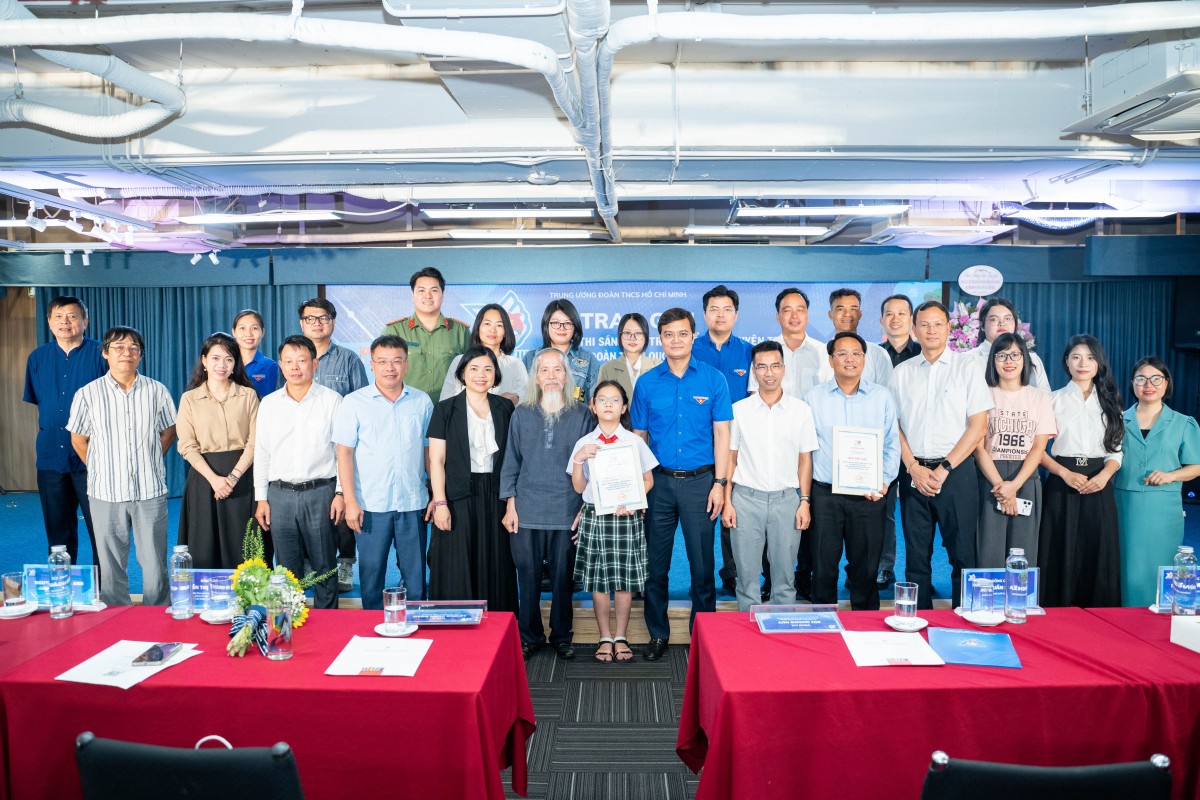 Trao giải Cuộc thi Sáng tác tranh cổ động, tuyên truyền Đại hội Đoàn toàn quốc lần thứ XIII Trao giải Cuộc thi Sáng tác tranh cổ động, tuyên truyền Đại hội Đoàn toàn quốc lần thứ XIII