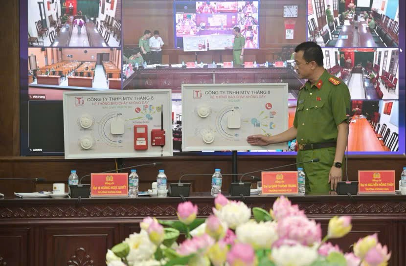 Công an Hà Nội ra mắt thiết bị báo cháy không dây ứng dụng công nghệ AI