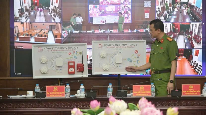 Công an Hà Nội ra mắt thiết bị báo cháy không dây ứng dụng công nghệ AI
