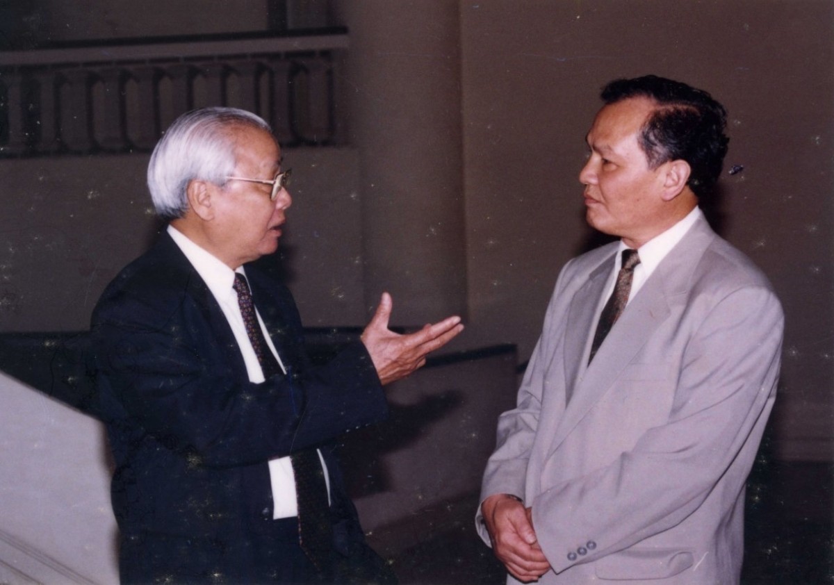 Thủ tướng Võ Văn Kiệt - Nhà cải cách, đổi mới kinh tế hàng đầu của Đảng, trao đổi với TSKH. Lê Văn Châu về việc xây dựng mô hình phát triển thị trường chứng khoán mang bản sắc Việt Nam Thủ tướng Võ Văn Kiệt - Nhà cải cách, đổi mới kinh tế hàng đầu của Đảng, trao đổi với TSKH. Lê Văn Châu về việc xây dựng mô hình phát triển thị trường chứng khoán mang bản sắc Việt Nam
