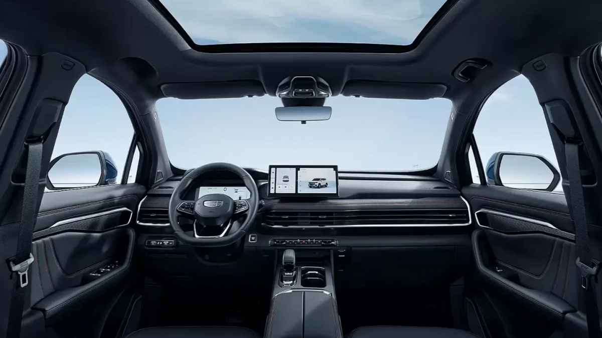 Thiết kế khoang lái của Geely Okavango. Ảnh: Geely