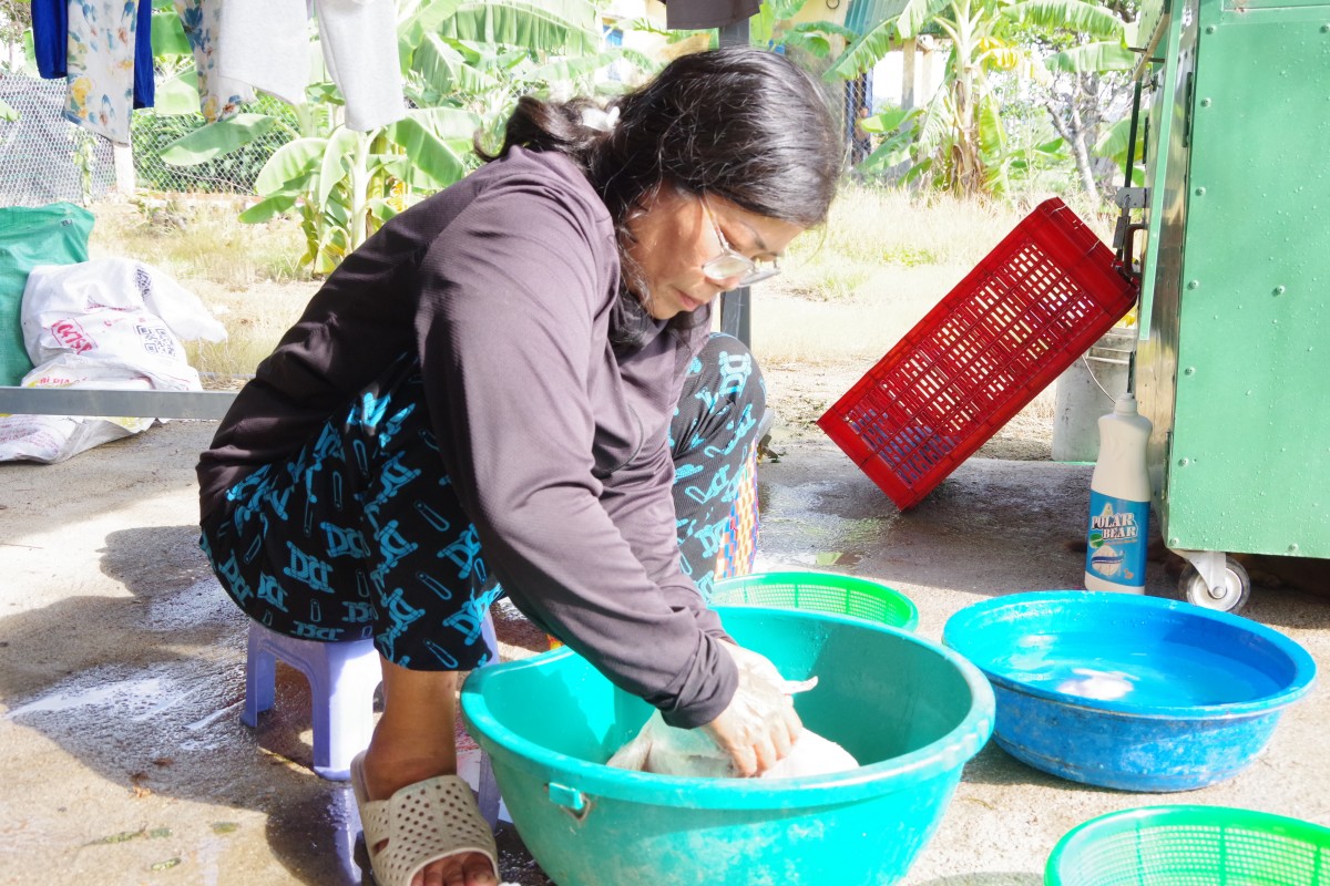 Khánh Hòa: Người dân Bác Ái nấu cơm tiếp sức bộ đội Hải quân làm nhiệm vụ