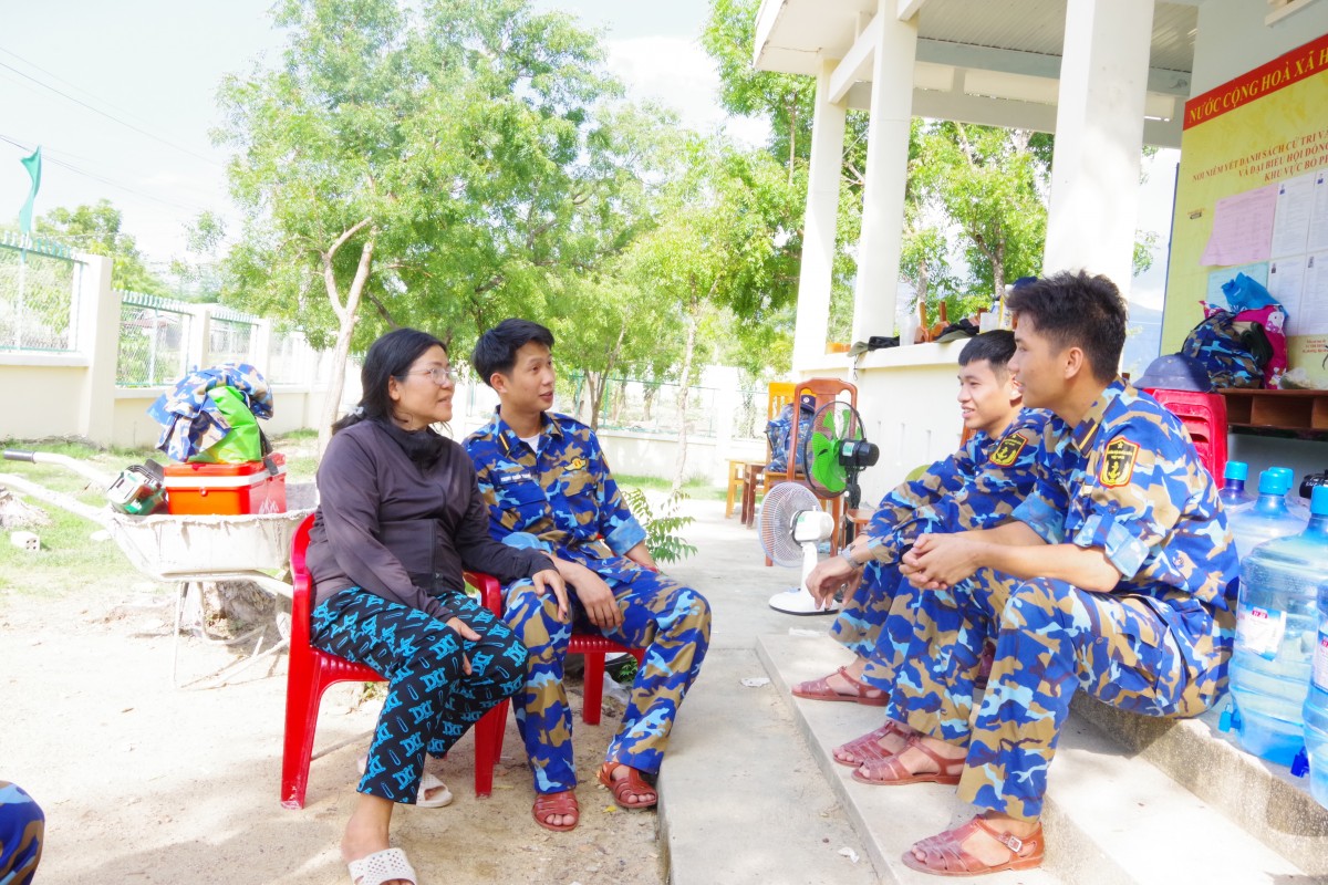 Khánh Hòa: Người dân Bác Ái nấu cơm tiếp sức bộ đội Hải quân làm nhiệm vụ