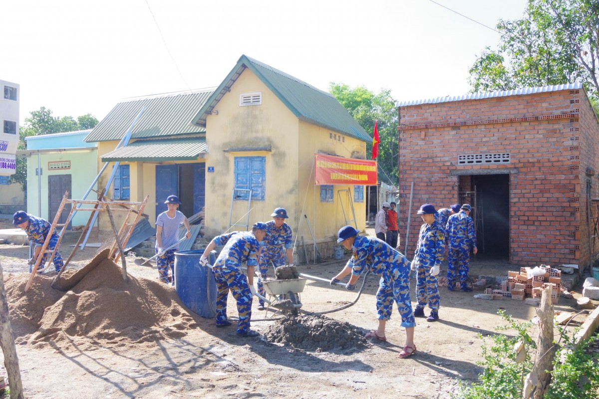 Khánh Hòa: Người dân Bác Ái nấu cơm tiếp sức bộ đội Hải quân làm nhiệm vụ