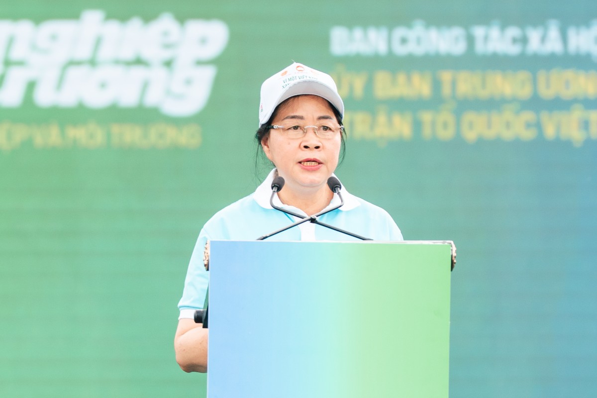 Nâng cao nhận thức, trách nhiệm của các cấp, ngành, địa phương, doanh nghiệp và người dân về bảo vệ môi trường