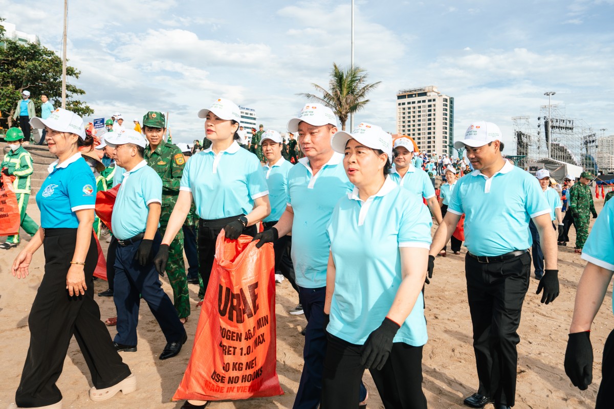 Nâng cao nhận thức, trách nhiệm của các cấp, ngành, địa phương, doanh nghiệp và người dân về bảo vệ môi trường