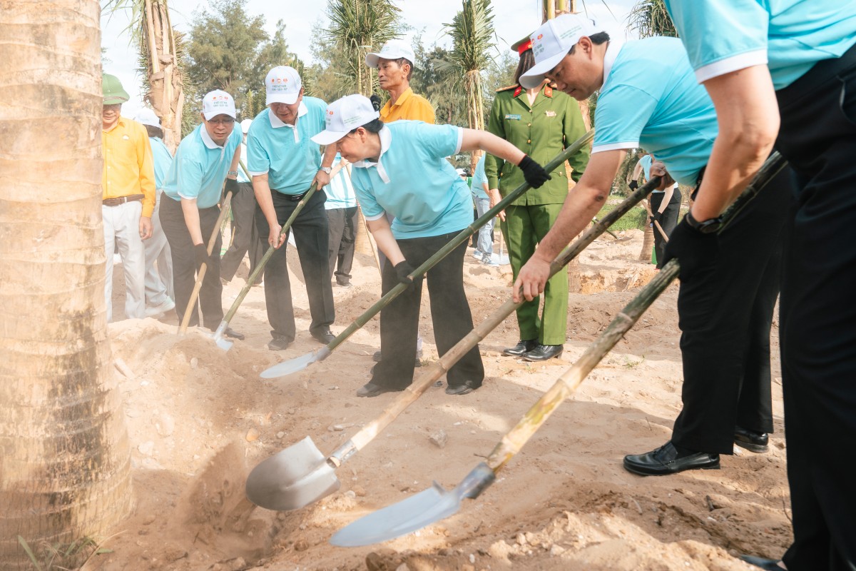 Nâng cao nhận thức, trách nhiệm của các cấp, ngành, địa phương, doanh nghiệp và người dân về bảo vệ môi trường