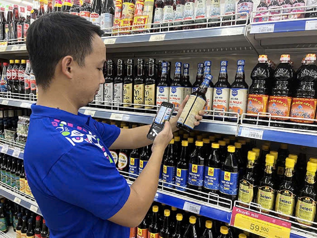 Sản phẩm OCOP Thanh Hóa được gắn mã QR truy xuất nguồn gốc và đưa lên các sàn thương mại điện tử, giúp người tiêu dùng dễ dàng tiếp cận thông tin và mua sắm trực tuyến. Sản phẩm OCOP Thanh Hóa được gắn mã QR truy xuất nguồn gốc và đưa lên các sàn thương mại điện tử, giúp người tiêu dùng dễ dàng tiếp cận thông tin và mua sắm trực tuyến.