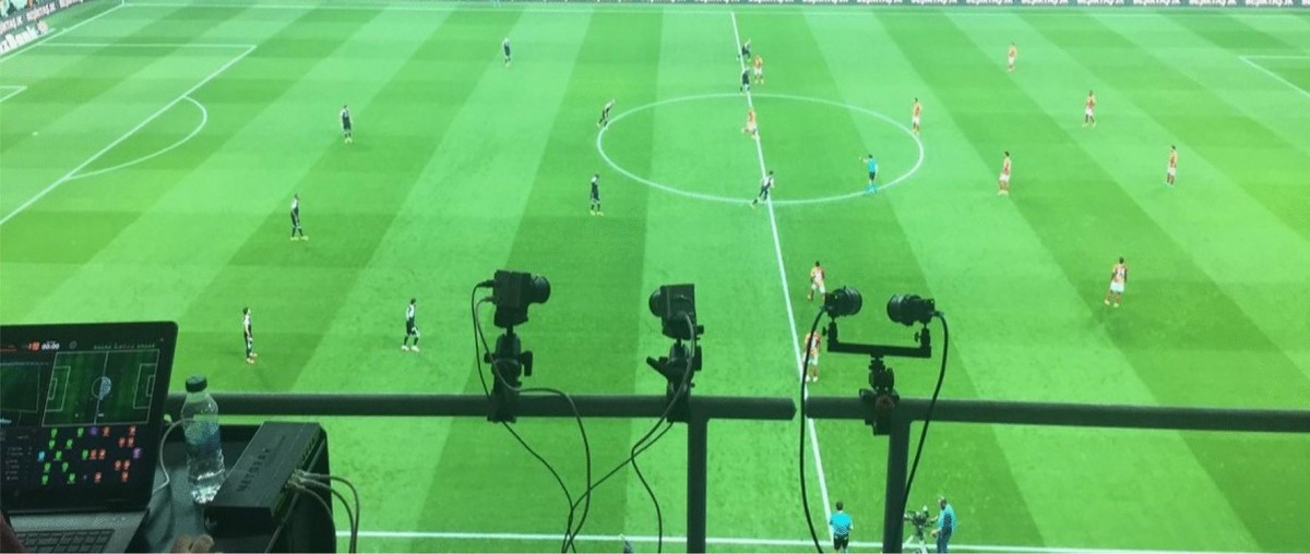 Hệ thống camera quang học được FIFA triển khai nhằm thu thập dữ liệu vị trí cầu thủ và bóng theo thời gian thực, phục vụ công tác trọng tài và phân tích trận đấu tại World Cup 2026.