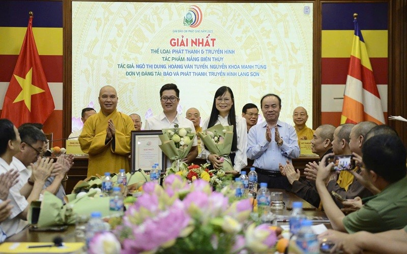 Trao Giải Báo chí Phật giáo năm 2025: Tôn vinh 35 tác phẩm lan tỏa giá trị nhân văn Trao Giải Báo chí Phật giáo năm 2025: Tôn vinh 35 tác phẩm lan tỏa giá trị nhân văn