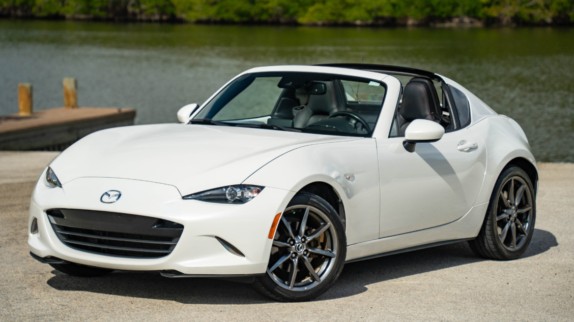 Mẫu xe mui trần Mazda MX-5 RF nhận cọc tại Việt Nam