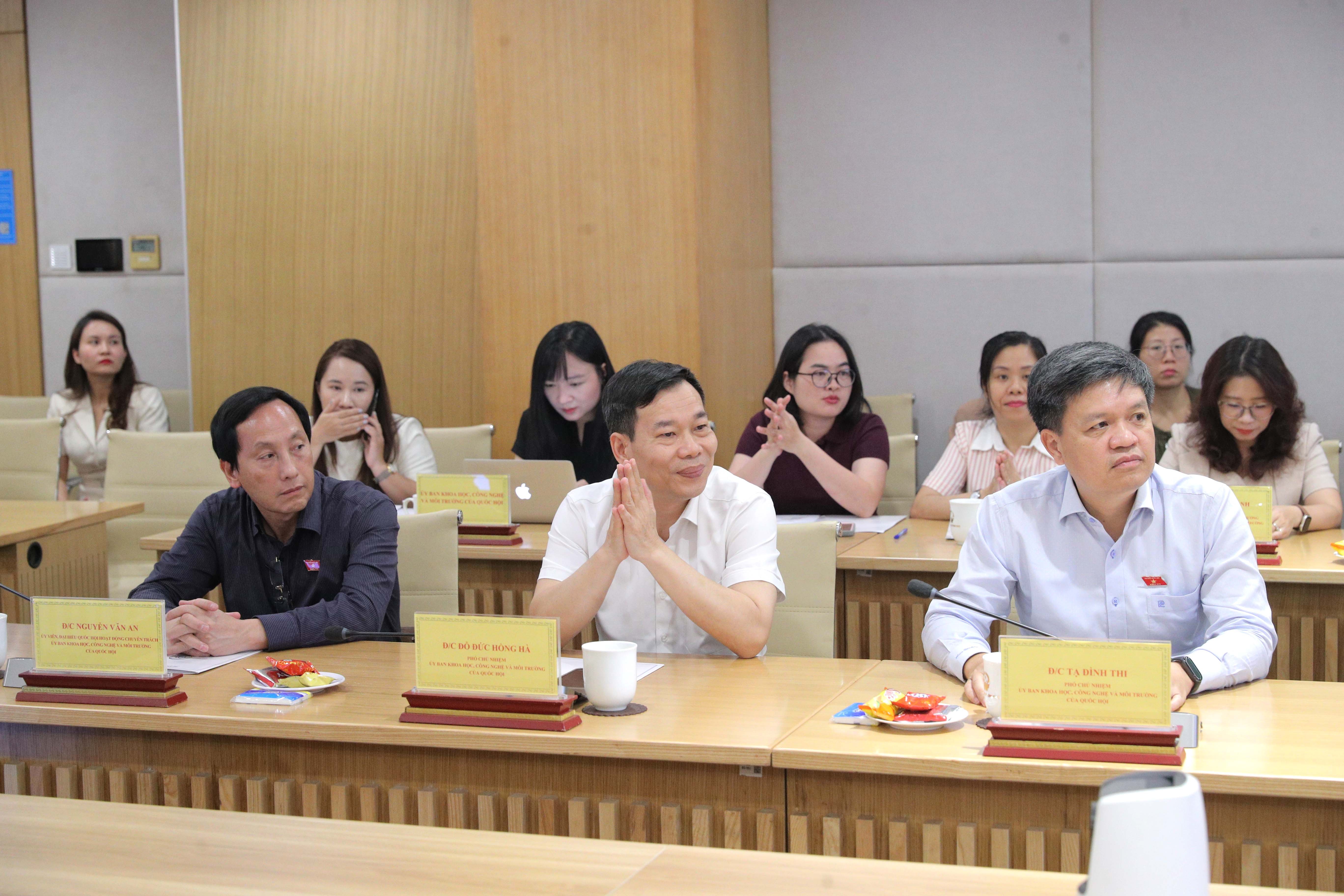 Các đại biểu dự 5