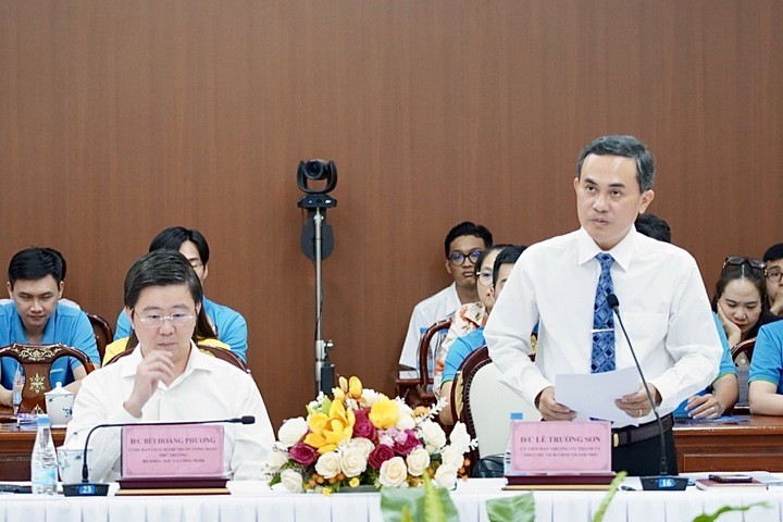 Phó Chủ tịch UBND thành phố Đồng Nai Lê Trường Sơn phát biểu tại Hội nghị. Phó Chủ tịch UBND thành phố Đồng Nai Lê Trường Sơn phát biểu tại Hội nghị.