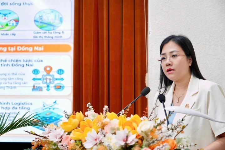 Vụ trưởng Vụ Kinh tế và Xã hội số Trần Thị Quốc Hiền phát biểu tại Hội nghị. Vụ trưởng Vụ Kinh tế và Xã hội số Trần Thị Quốc Hiền phát biểu tại Hội nghị.